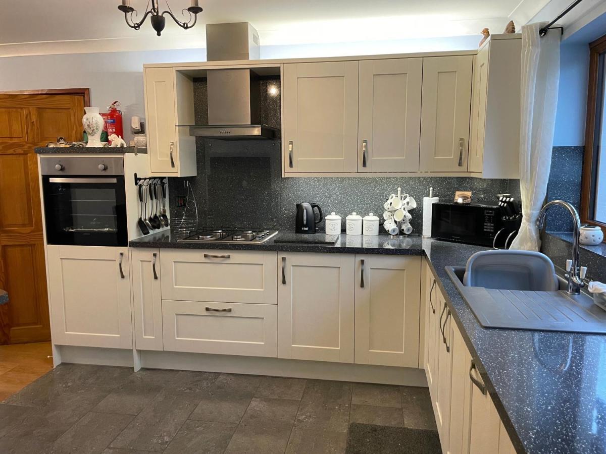 Dyffryn Taf - Spacious 3 Bedroom Bungalow Close To Amenities St Clears Kültér fotó